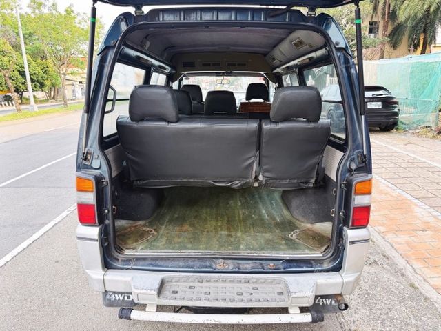 特殊稀有車4WD，四輪傳動，柴油低里程  第9張相片