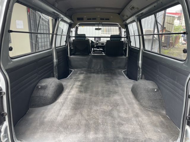 中華 得利卡 兩人座貨車版  空間平整好改裝 露營商用都合適  第9張相片