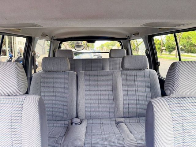 Toyota HIACE 經典耐操發財車，自排好開、空間超大，市場做生意、載貨接送一車搞定，可合法變更貨車版更省稅！  第7張相片