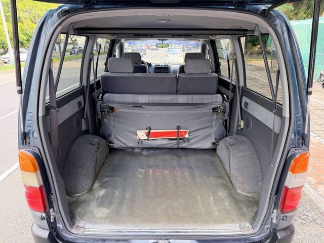 Toyota HIACE 經典耐操發財車，自排好開、空間超大，市場做生意、載貨接送一車搞定，可合法變更貨車版更省稅！  第9張相片