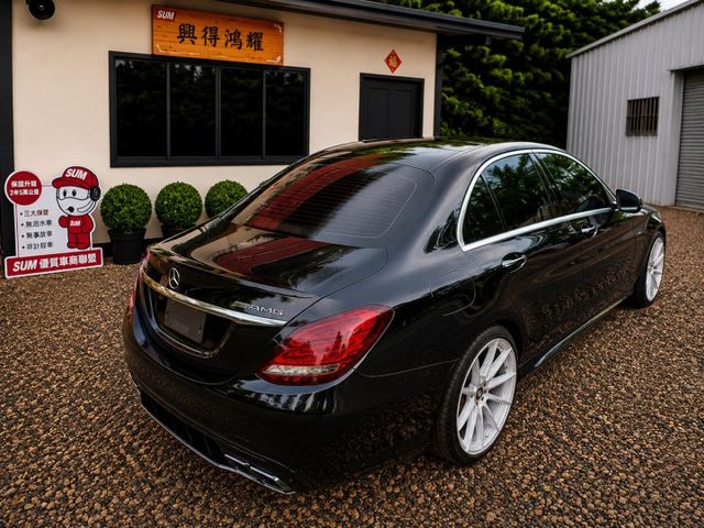 AMG制服改63式樣，柏林、全景天窗、雙電動加熱椅，國產車價即可入主賓士。  第2張相片