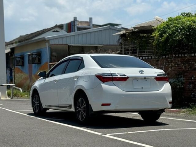 TOYOTA豐田 ALTIS  第3張相片