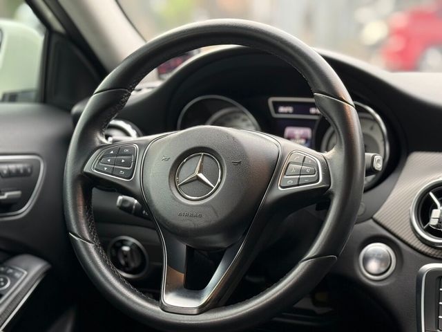 M-BENZ賓士 GLA180  第9張相片