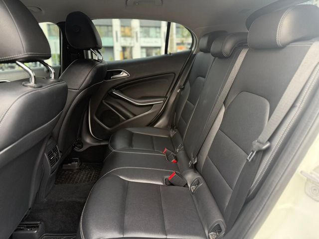 M-BENZ賓士 GLA180  第10張相片