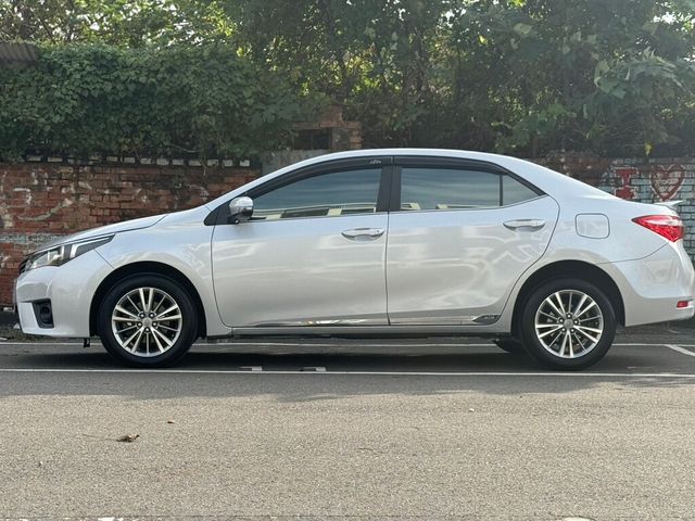 TOYOTA豐田 ALTIS  第2張相片