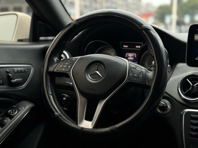 M-BENZ賓士 CLA250  第7張相片
