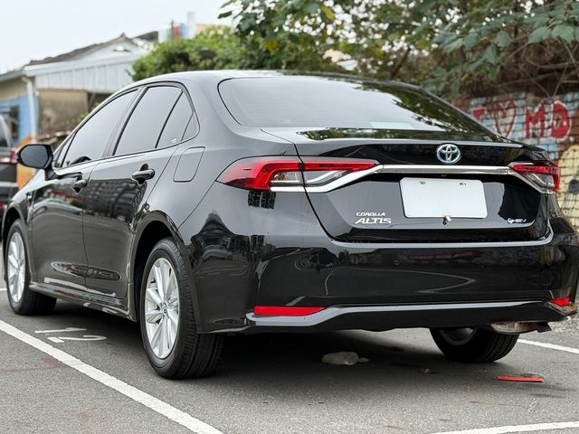 TOYOTA豐田 COROLLA ALTIS HYBRID  第5張相片
