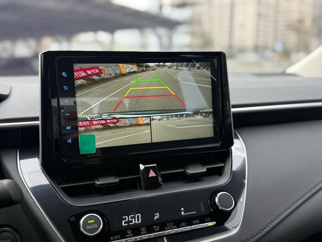 TOYOTA豐田 COROLLA ALTIS HYBRID  第11張相片