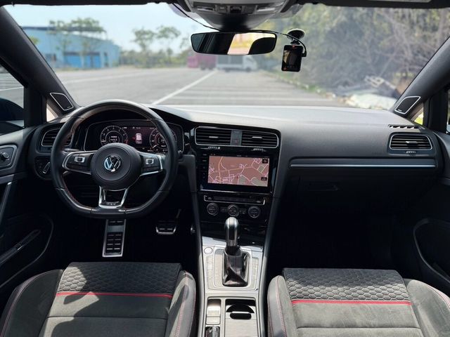 VOLKSWAGEN福斯 GOLF GTI  第9張相片