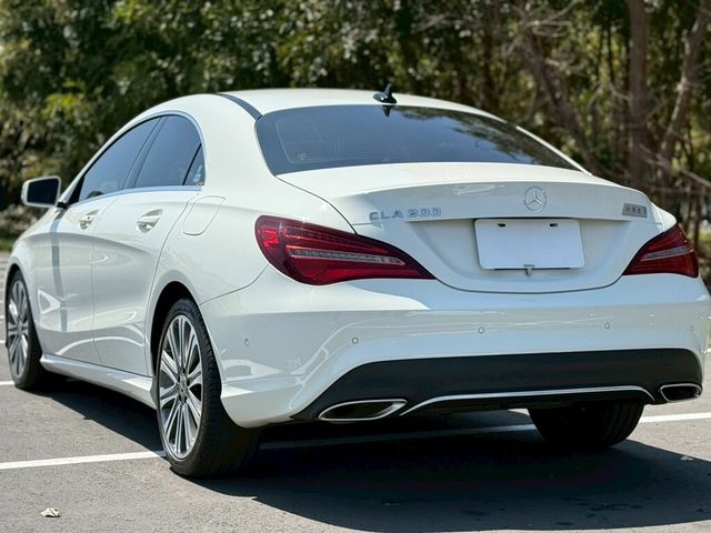 M-BENZ賓士 CLA200  第3張相片