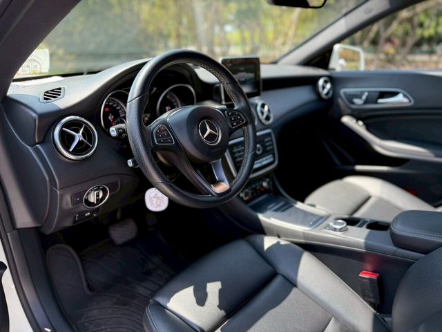 M-BENZ賓士 CLA200  第5張相片
