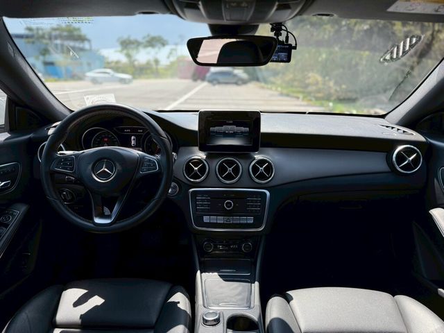 M-BENZ賓士 CLA200  第6張相片