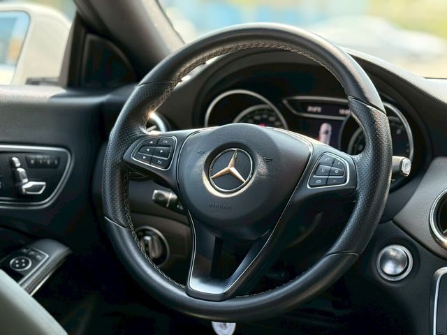 M-BENZ賓士 CLA200  第7張相片