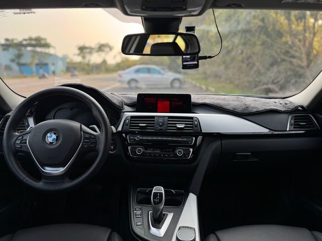 BMW寶馬 320I  第7張相片