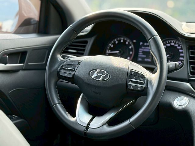 HYUNDAI現代 ELANTRA  第8張相片