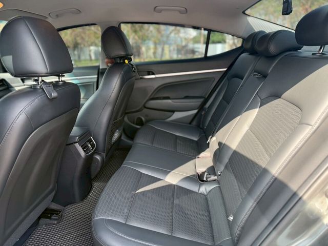 HYUNDAI現代 ELANTRA  第9張相片