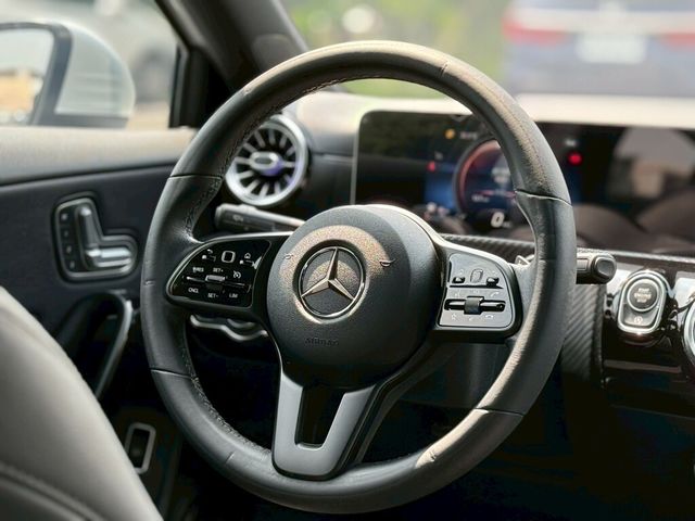 M-BENZ賓士 A180  第8張相片