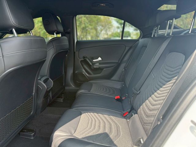 M-BENZ賓士 A180  第9張相片