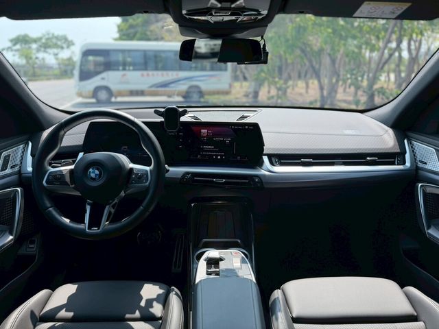 BMW寶馬 IX2 XDRIVE30  第4張相片