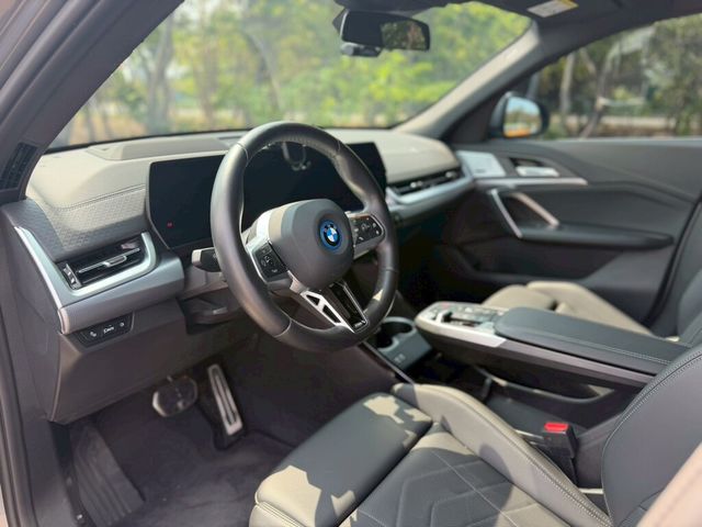 BMW寶馬 IX2 XDRIVE30  第6張相片