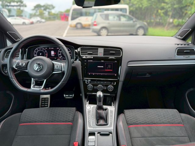VOLKSWAGEN福斯 GOLF GTI  第4張相片