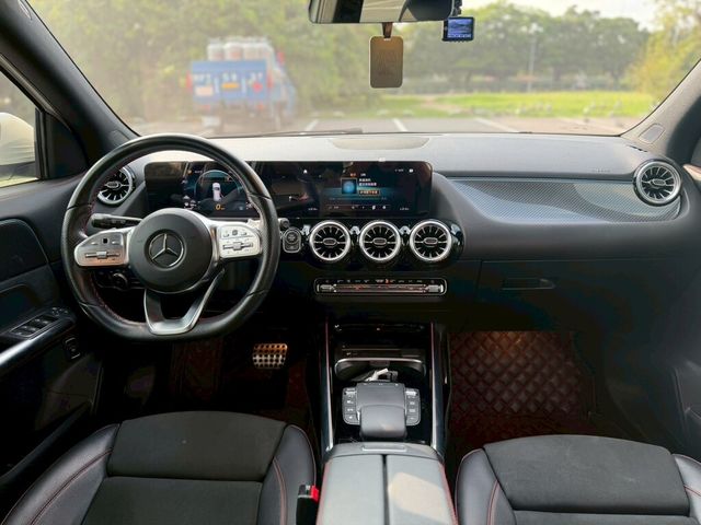 M-BENZ賓士 GLA180  第4張相片