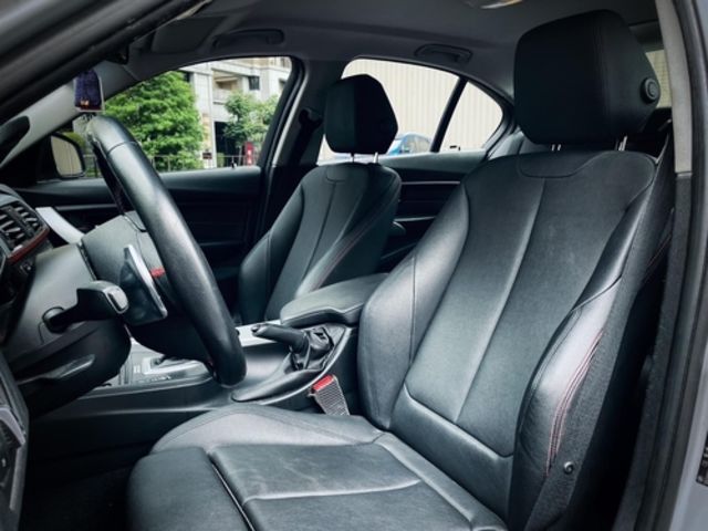 BMW寶馬 320I COUPE  第9張相片