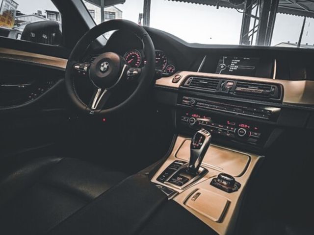 BMW寶馬 520I TOURING  第9張相片