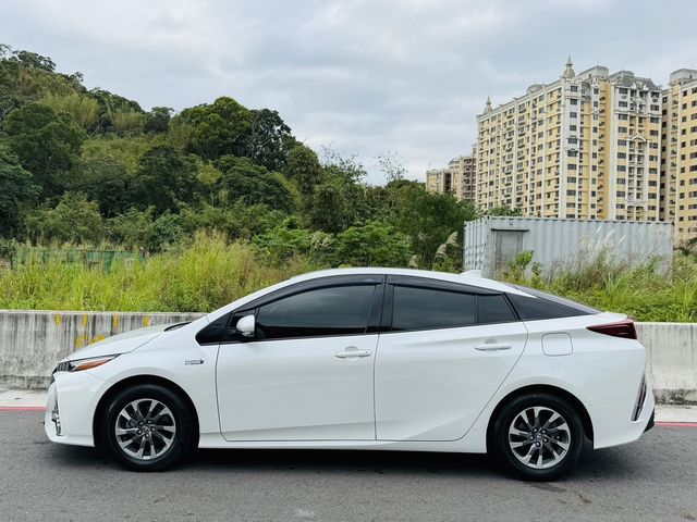 TOYOTA豐田 PRIUS PHV  第2張相片