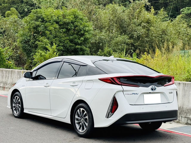 TOYOTA豐田 PRIUS PHV  第3張相片