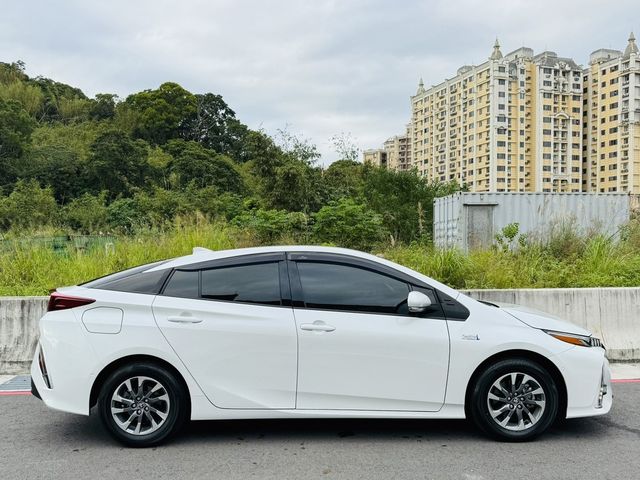 TOYOTA豐田 PRIUS PHV  第5張相片