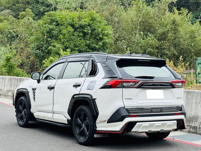 TOYOTA豐田 RAV4  第3張相片