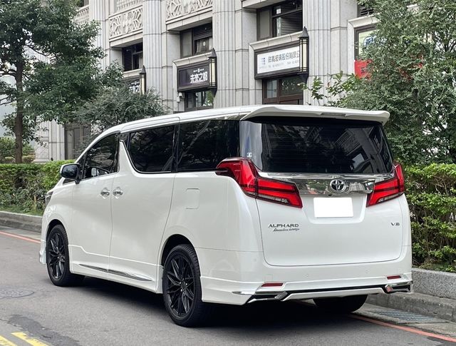 TOYOTA豐田 ALPHARD  第2張相片