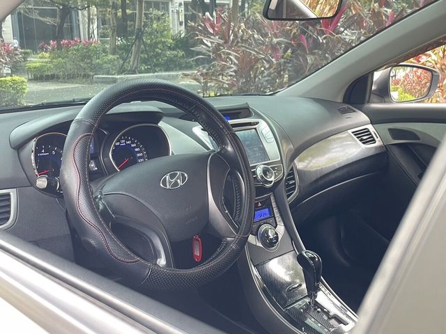 HYUNDAI現代 ELANTRA  第13張相片