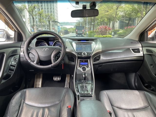 HYUNDAI現代 ELANTRA  第15張相片