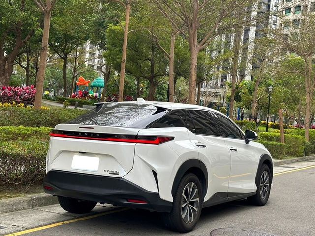 LEXUS凌志 RX450HL  第7張相片