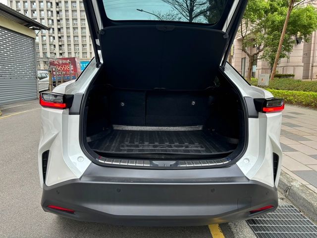 LEXUS凌志 RX450HL  第9張相片