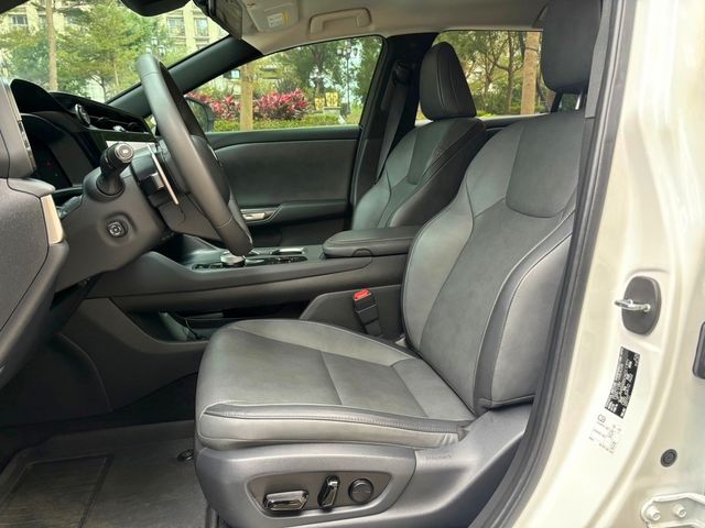 LEXUS凌志 RX450HL  第11張相片
