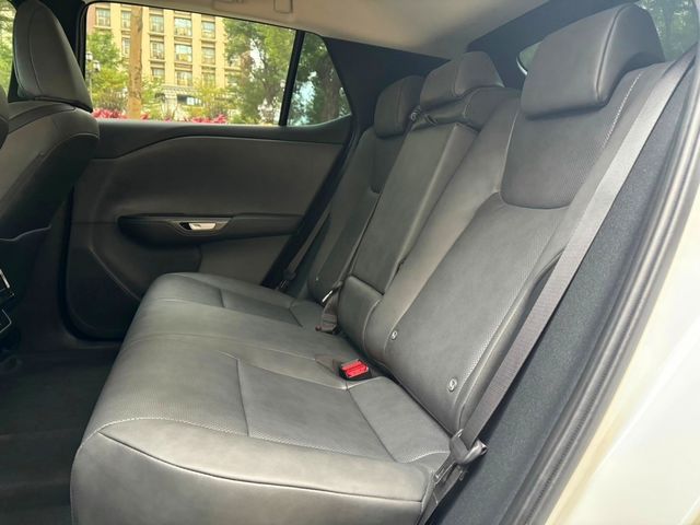 LEXUS凌志 RX450HL  第13張相片