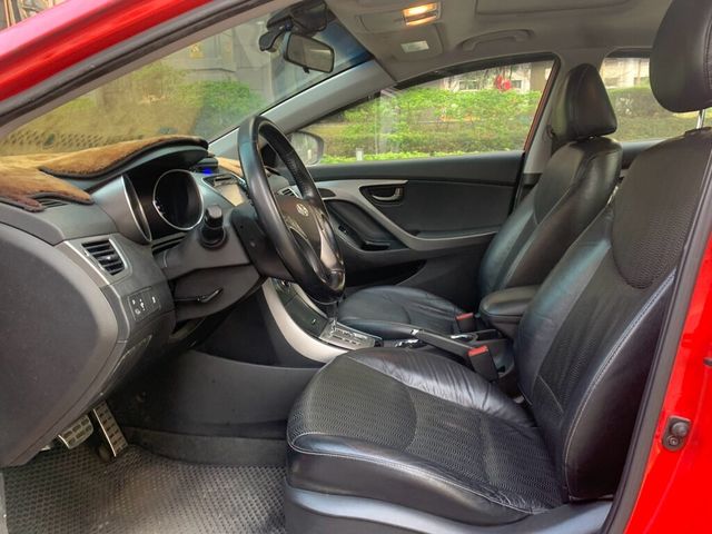 HYUNDAI現代 ELANTRA  第5張相片
