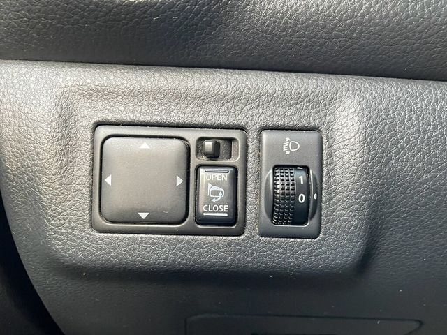 NISSAN日產 LIVINA  第12張相片