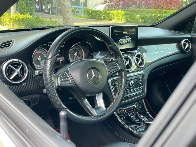 M-BENZ賓士 CLA250  第5張相片