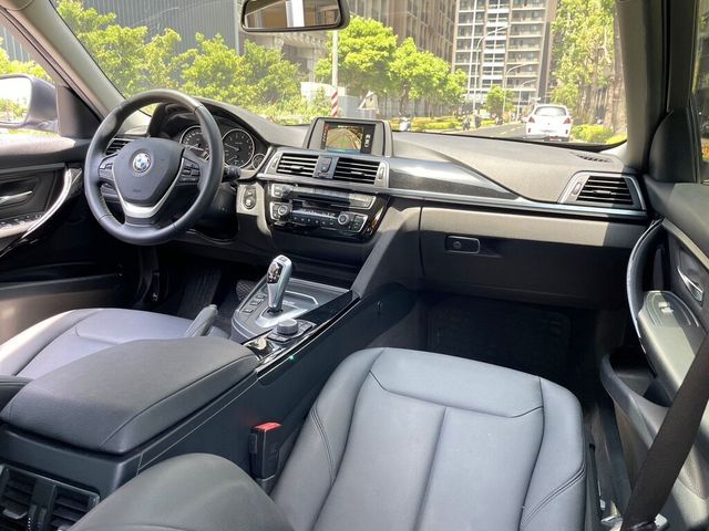 BMW寶馬 318IA  第7張相片