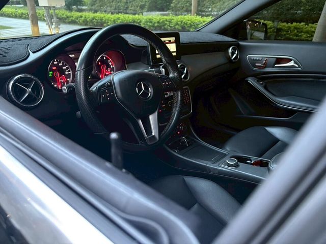 M-BENZ賓士 CLA250  第7張相片