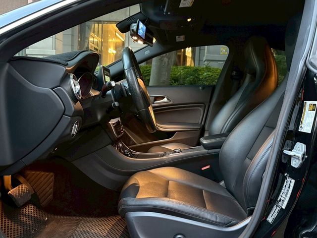 M-BENZ賓士 CLA250  第8張相片