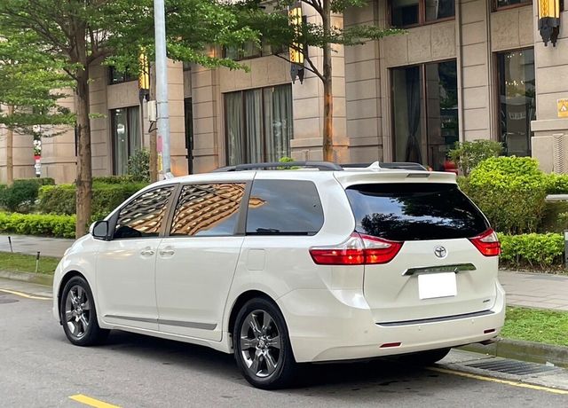 TOYOTA豐田 SIENNA  第2張相片