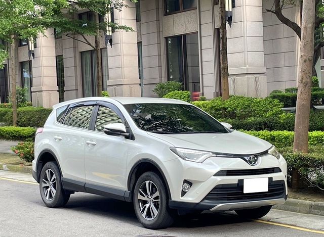 TOYOTA豐田 RAV4  第3張相片