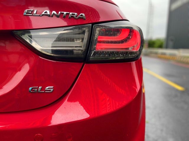 HYUNDAI現代 ELANTRA  第5張相片