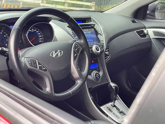 HYUNDAI現代 ELANTRA  第7張相片