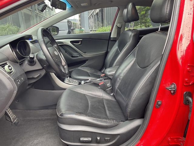 HYUNDAI現代 ELANTRA  第8張相片